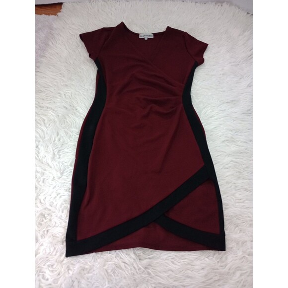 Almost Famous Bodycon Dress with Ruched Waist and V-neck Size Large - Picture 3 of 10